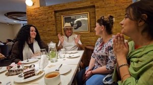 Отмечаем День Рождения Саши в Саи Тауэр! Наши прекрасные гости! Путтапарти.