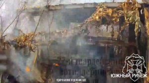 Операторы БпЛА Южной Группировки ударами оптоволоконных дронов сожгли 155-мм САУ М109 !!!