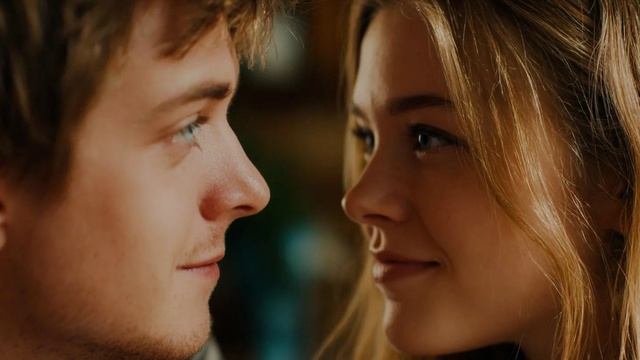 Снежинки за окном парят