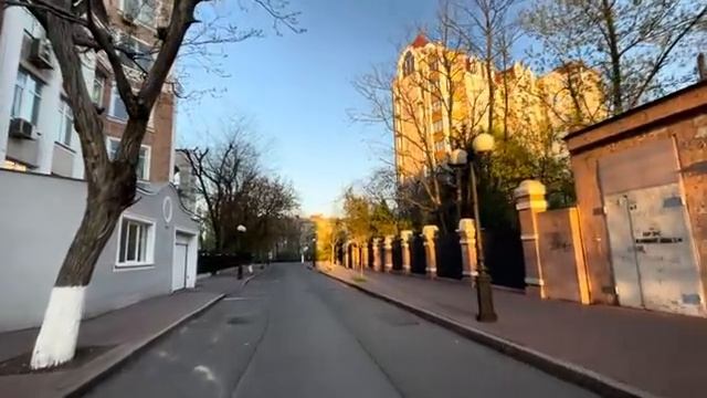 ОДЕССА 27 АПРЕЛЯ 2026. ГНОМ МОНАТИК БЕГАЕТ ПО ОКОПУ! СВИБИДА ДЛЯ УКРАИНЦЕВ! ПОКАТАЛСЯ НА МОТОЦИКЛЕ!