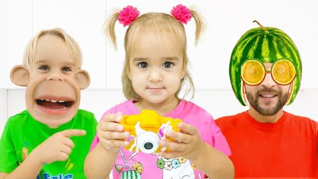 Алиса играет с забавными масками и учит Криса хорошему поведению!