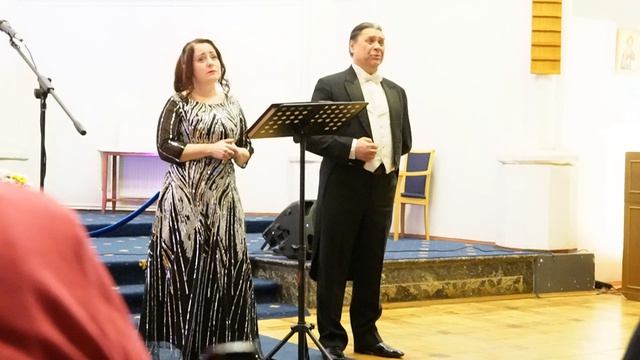 Александра Конева и Николай Дорожкин исполняют «Time To Say Goodbye». Орган — Игорь Гольденберг