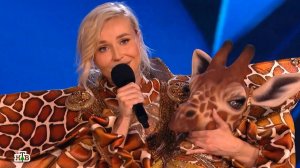 Полина Гагарина в шоу Маска коротко