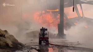 ‼️🇷🇺🇺🇦 В Черниговской области масштабные пожары на предприятиях после налета «Гераней»