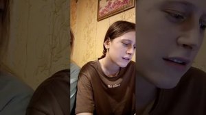 уютный вечер,кушаем играем