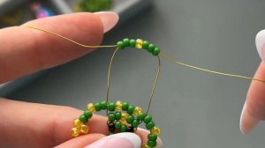 Как сделать лягушку из бисера ?? | Простой мастер-класс по работе с проволокой и бисером