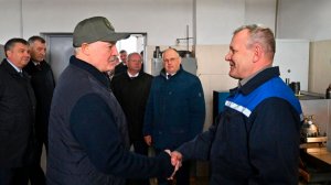 Лукашенко – лучшему токарю: Добрый день! О, приятно смотреть на человека опытного!