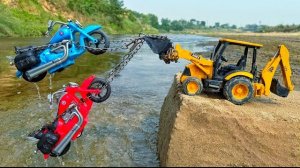 Новый велосипед Royal Enfield 350 Bullet Bike Royal Enfield 350, попавший в аварию на берегу реки,