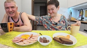 Мукбанг ТРАНЖИРЮ ДЕНЬГИ МУЖА! ПИКАНТНЫЕ подробности нашего ЗНАКОМСТВА! Болтаем и Семейный обед