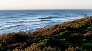 Волнение на побережье Sunshine Coast из-за циклона Vaianu в апреле