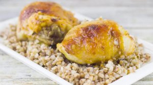 Каждый раз с хрустящей корочкой! Гречка с курицей в духовке - простой рецепт запеченной курицы!