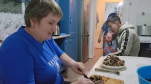 27-04-2026 Готовим бесбармак у родителей.