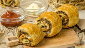 СЛОЁНЫЕ РУЛЕТИКИ С МЯСОМ