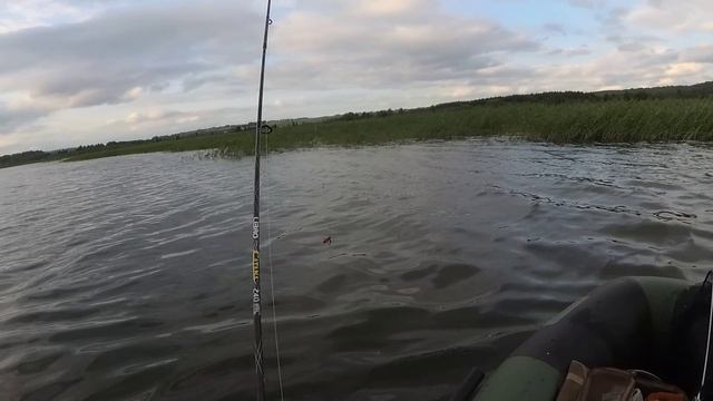 ЛОВИМ ЩУКУ НА ОЗЕРЕ КАНДРЫКУЛЬ НА СПИННИНГ С ЛОДКИ.ХОРОШАЯ РЫБАЛКА НА СПИННИНГ.