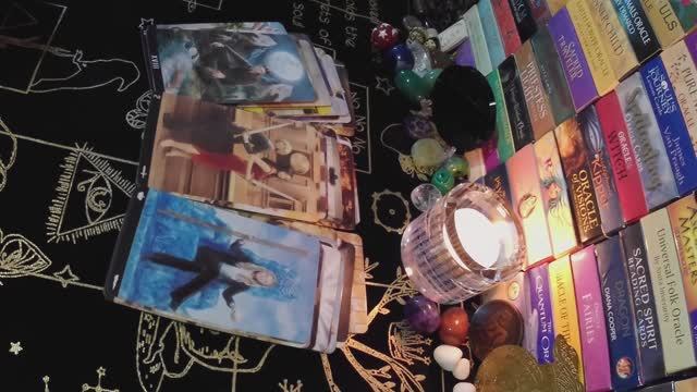 ❗КТО ПОД ВАШЕЙ ДВЕРЬЮ ТОПЧЕТСЯ😎 расклад таро