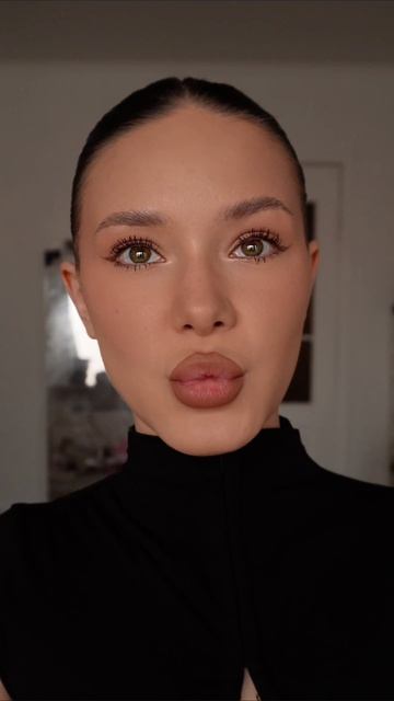 @ignattova — говорю про косметику, показываю аутфиты и Lifestyle блоггера в Питере📸

Желе для губ: #