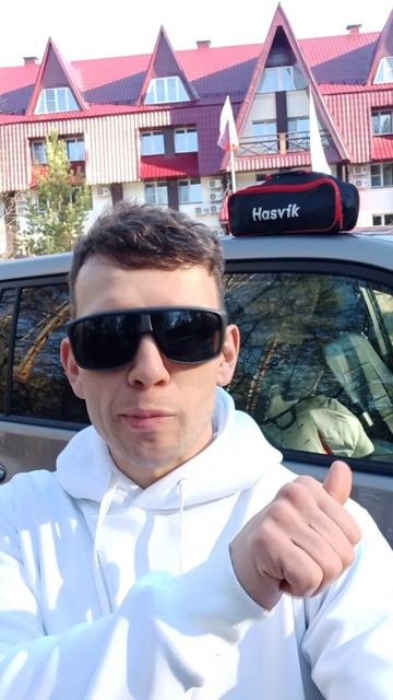 Пока все закрывают ипотеки друг другу я прошу на еду крокодилу. 