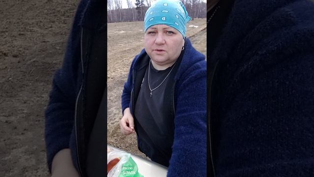 Перекус на капоте 😂. На свежем воздухе здорово ☺️