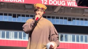 Кто то репетирует , а кто то с АРМИ заигрывает....