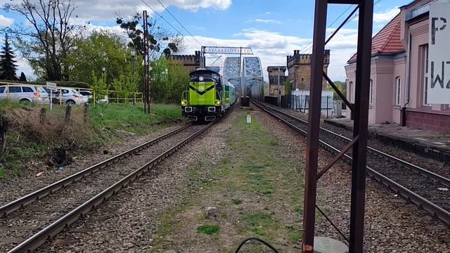 Тепловоз SM42 - 2122 с техническим вагоном