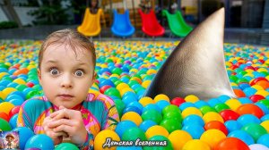 В БАССЕЙНЕ АКУЛА / ИЗУЧАЕМ ПРАВИЛА БЕЗОПАСНОГО ПЛАВАНИЯ / ДЕТСКАЯ ВСЕЛЕННАЯ