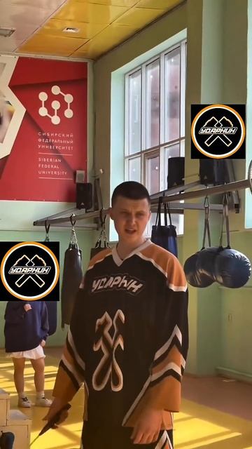 Сыграли в бадминтон #shorts