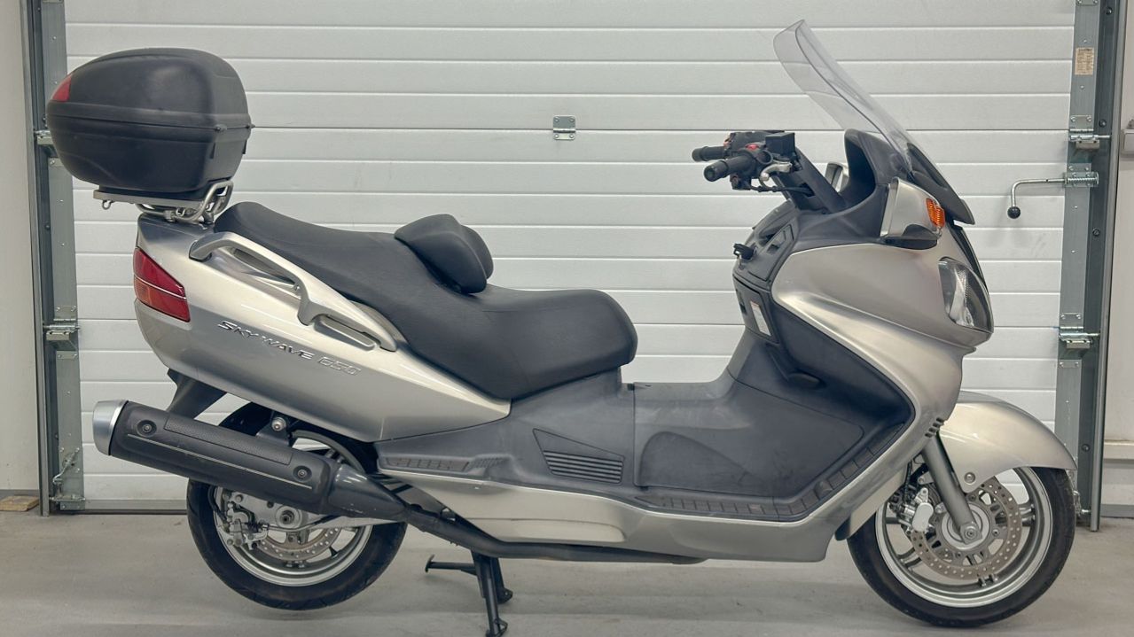 Suzuki SKYWAVE 650 - CP51A-101801 смотреть онлайн