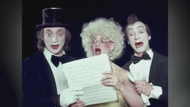 По утрам надев трусы не забудьте про часы