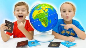 Крис и Майкл изучают мир вместе с глобусом