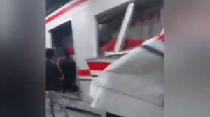 Катастрофа в Индонезии,столкновение 2 поезда,пострадали 32 человека,жудкие кадры столкновения.