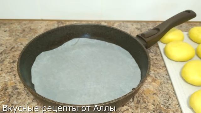 Нежные сдобные булочки на сковороде.