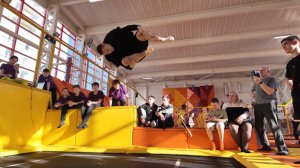 Сальто, винты и грэбы: межгородские соревнования по батутному фристайлу прошли в Братске