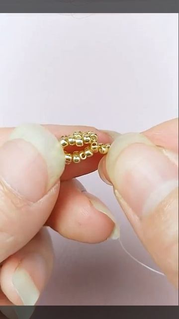 Серьги-бантики из бисера