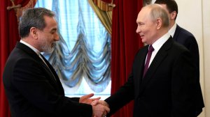 Путин – Аракчи: Будем делать все для скорейшего достижения мира на Ближнем Востоке