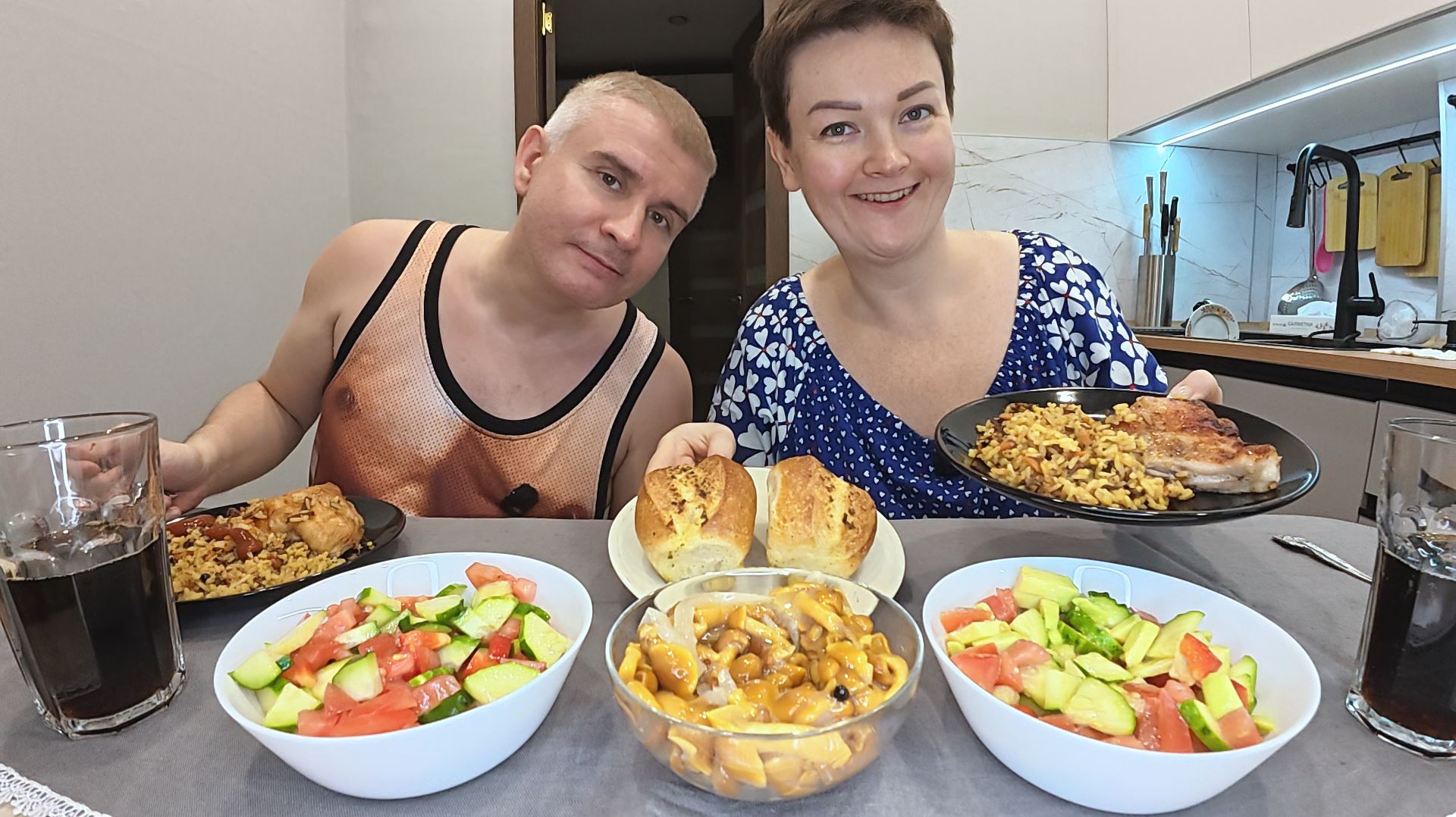 Мукбанг замёрзли, ПЕРЕНЕРВНИЧАЛИ и ОГОЛОДАЛИ как волки! ЭМОЦИОНАЛЬНО обсудили дела! Семейный ужин смотреть онлайн