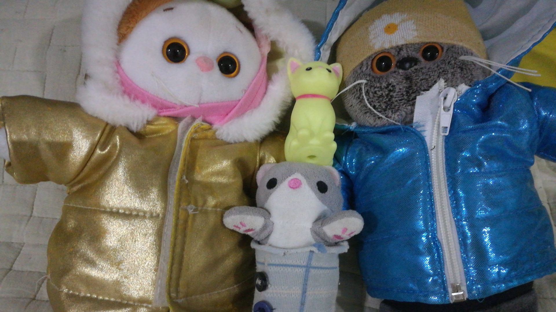 Лежим и смотрим мультики с басиками 2026 год