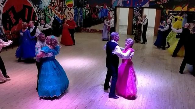 Танцы  Иван Зинов. Вальс Людовика 15.