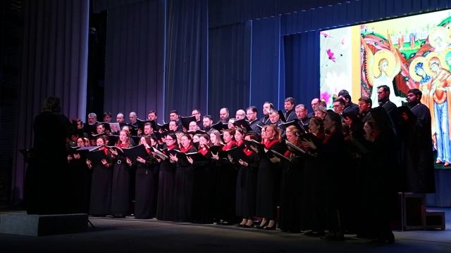 Пасхальный концерт в возрождённом драмтеатре Мариуполя