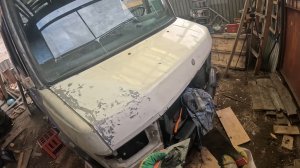 На 10-ке ходовка Капот доварил, начал шпатлевать