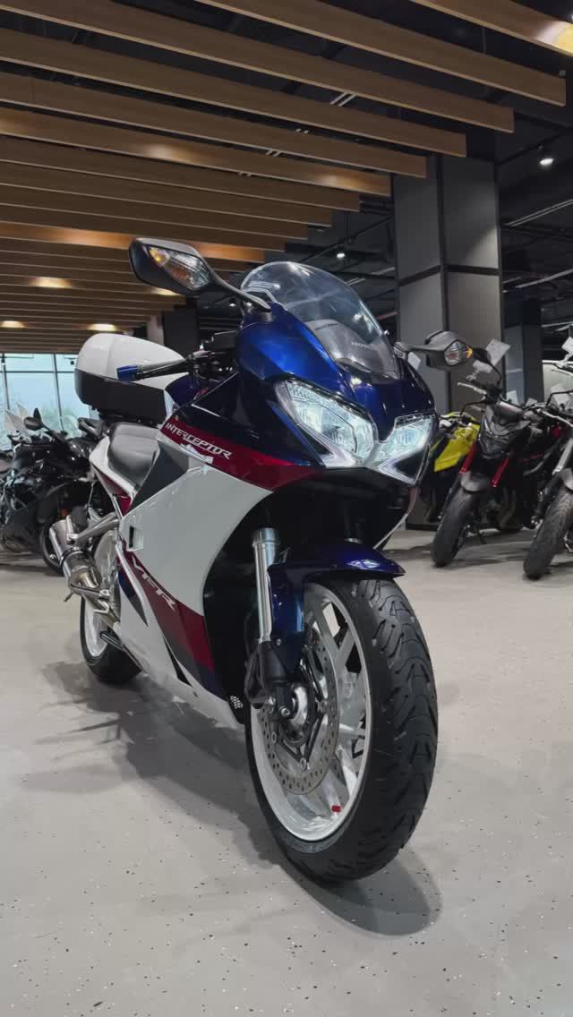 Honda VFR 800 (2020) VIN: RC79-1200387