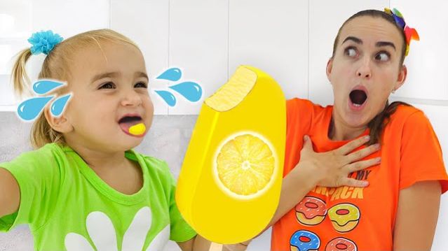 Алиса делает фруктовое мороженое