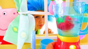 Влад и Никита играют в кафе на колёсах