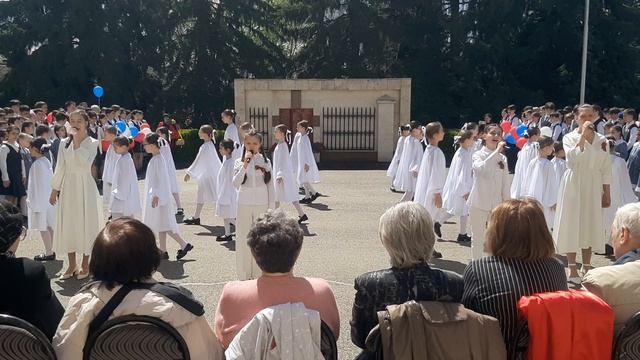 Арина Погосян и Компания - Мир без войны