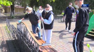 Порядка 180 добровольцев сегодня вышли на уборку социальных объектов, скверов и парков