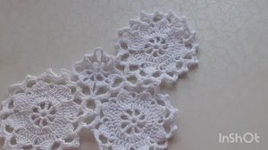 Соединяем круглые ажурные мотивы крючком.