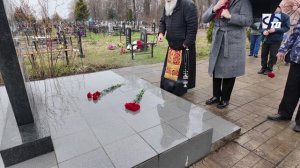 На городском кладбище возложили цветы к Памятному знаку ликвидаторам техногенных катастроф