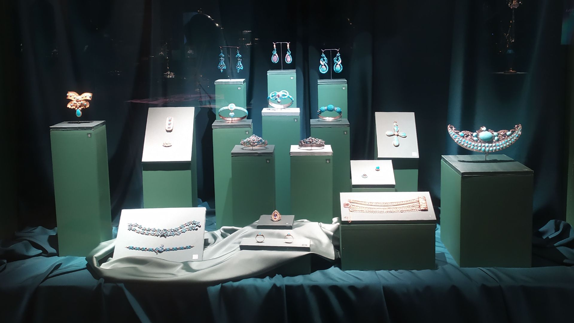 Очарование красоты. Из истории ювелирных украшений в России