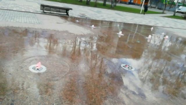 У нас фонтанчики пустились