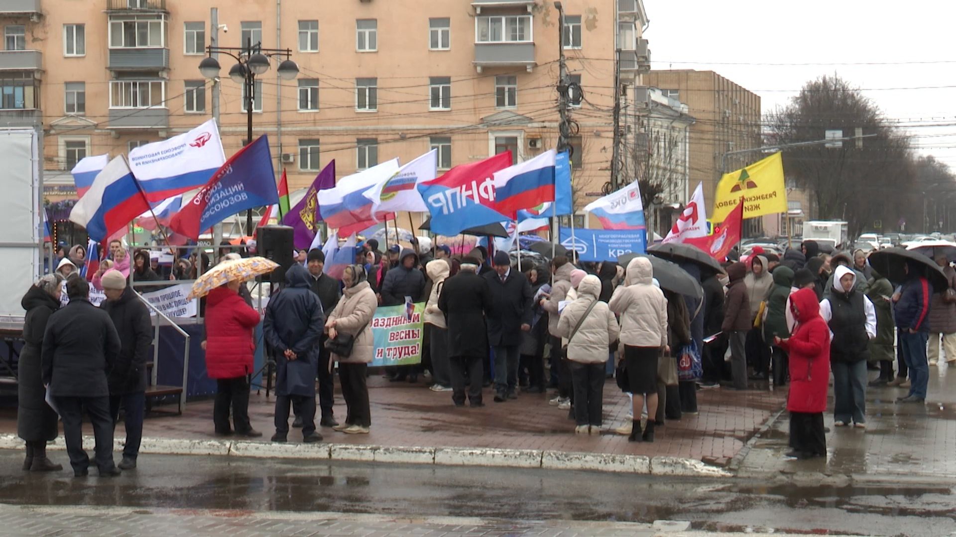 Снег и мороз не помешали празднику труда в Рязани