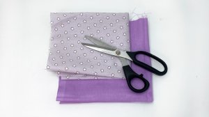 Всего из двух отрезков ткани создаем очаровательную текстильную корзинку для хранения